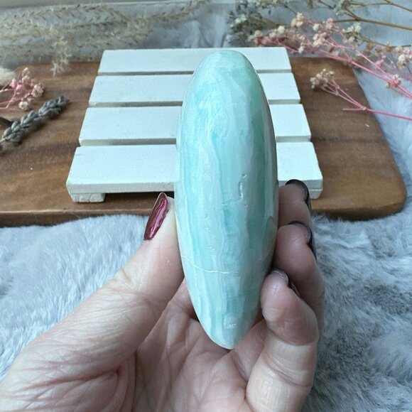 Gorgeous Caribbean Calcite Heart Carving - Picture 5 of 6